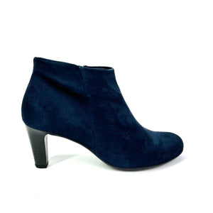 G 35.850 Navy Suede